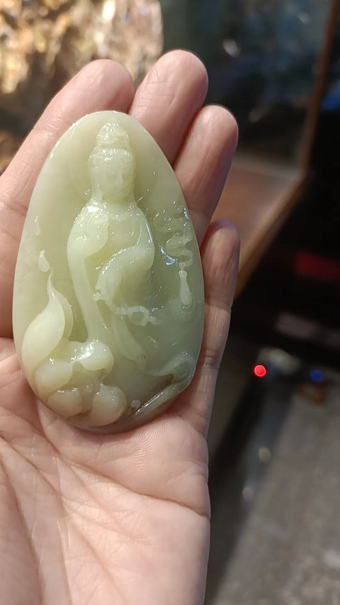 Kepala Guanyin giok kuning dan putih tua, panjang 41mm, lebar 28mm, tebal 13mm Sudah termasuk pajak pengiriman