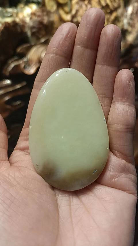 Kepala Guanyin giok kuning dan putih tua, panjang 41mm, lebar 28mm, tebal 13mm Sudah termasuk pajak pengiriman