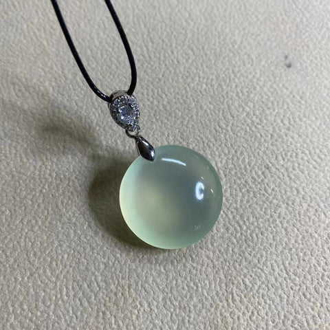 Liontin Giok Giok halus bersih, halus dan hangat Ukuran 25 * 10mm Termasuk ongkos kirim dan pajak.