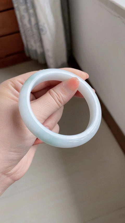 Gelang giok alami bahan lubang tua bagian bawah halus efek keausan hangat yang indah ukuran 58mm Giok secara alami terjadi pola acak Termasuk pajak pengiriman