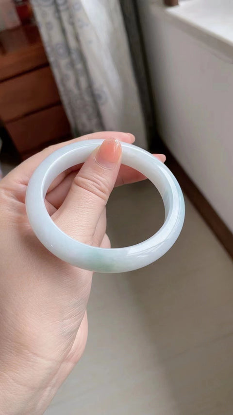 Gelang giok alami bahan lubang tua bagian bawah halus efek keausan hangat yang indah ukuran 58mm Giok secara alami terjadi pola acak Termasuk pajak pengiriman