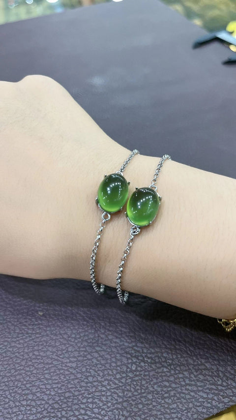 Ukuran telur: 11 * 15mm Giok bersih, halus dan hangat, sudah termasuk pajak pengiriman.