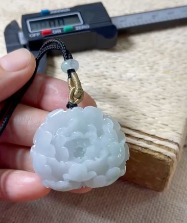 Liontin Bunga Peony Jadeite A-barang Alami Ukuran 32,7 * 39,7 Termasuk Pajak Pengiriman