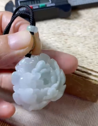 Liontin Bunga Peony Jadeite A-barang Alami Ukuran 32,7 * 39,7 Termasuk Pajak Pengiriman