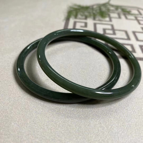 Gelang Giok Hetian Halus Tersedia diameter 54-70mm, Giok ini terbentuk secara alami dan polanya acak, gratis ongkir dan pajak pengiriman.