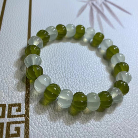 Gelang Giok Halus Ukuran 9,8 * 7,5 mm Sudah termasuk pajak pengiriman.