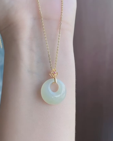 Stok baru Hotan Jade Pendant 925 pengaturan perak Kenakan dengan indah Termasuk ongkos kirim dan pajak