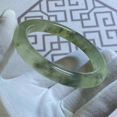 Gelang Lukisan Pemandangan Giok Cui Alami Ukuran 59-61mm Lebar Sisi 13.2mm Batu giok terbentuk secara alami dan polanya acak Sudah termasuk pajak pengiriman.