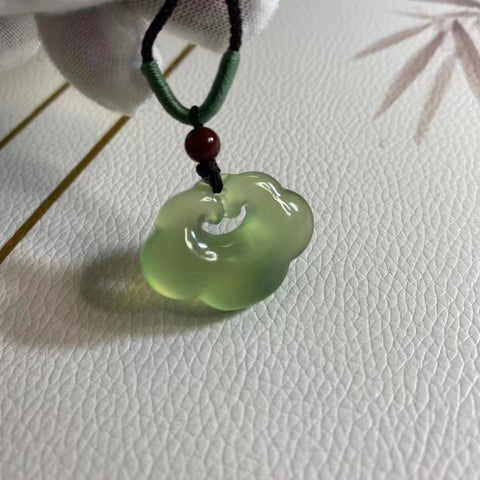 Liontin Hijau Fluorescent Giok Cui Jade Alami Ukuran 29 * 22mm Sudah termasuk pajak pengiriman
