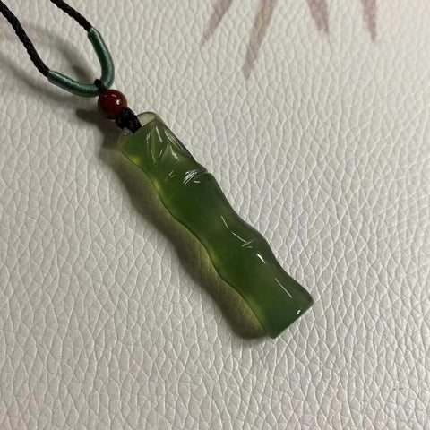 Liontin Tinta Hijau Penuh Giok Cui Jade Alami Ukuran 45 * 9.8mm Sudah termasuk pajak pengiriman.