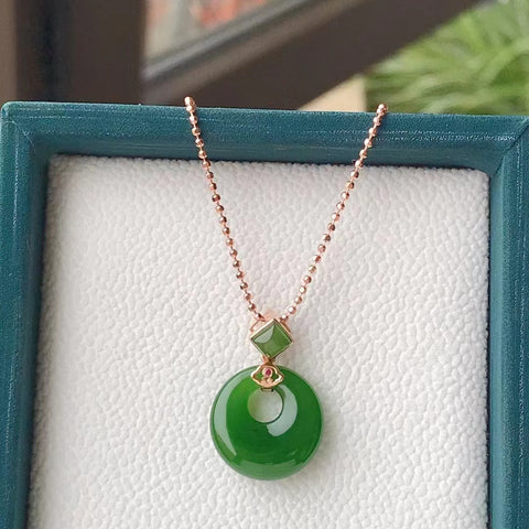 RANTAI TULANG JASPER Giok yang bersih dan halus dengan setelan emas 18 karat Ukuran 16mm Sudah termasuk pajak pengiriman.