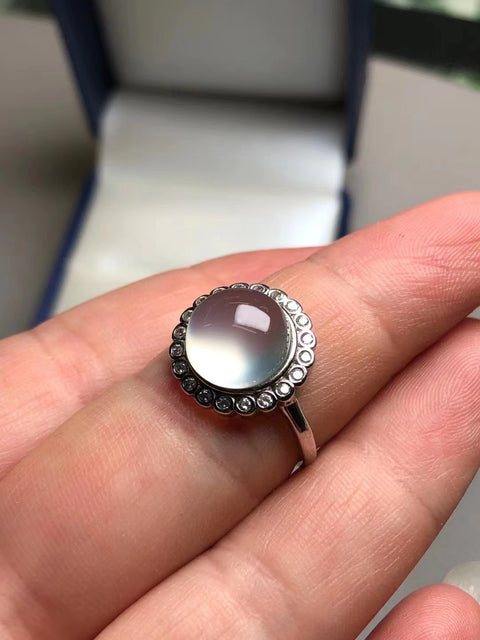 Baru ......🍃 Cui Yu Ying Guang Old Pit Material [Cincin Es Putih] 925 Perak dengan Berlian 💍💍 Lembut dan lembab, penuh dengan es dan tembus cahaya, transparan, dan sempurna 🌹Ukuran: 10mm Sudah Termasuk Ongkos Kirim dan Pajak.
