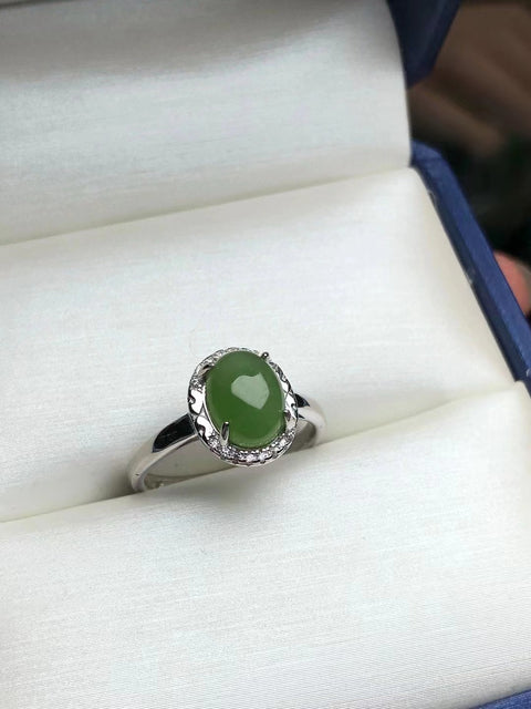 Hotan Jasper Ring 925 Silver Setting Jade bersih dan halus, hangat dan lembab Ukuran 7 * 9mm Sudah termasuk pajak pengiriman.