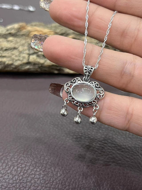 Liontin giok dengan kunci Ruyi yang dipasang di permukaan telur es yang tinggi! Ukuran telur 8,6 mm x 10,5 mm termasuk ongkos kirim dan pajak.