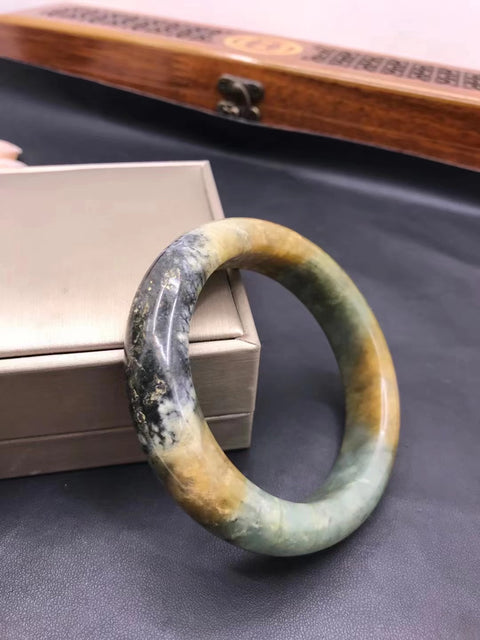 Gelang Giok Giok Bunga Giok Cui Alami Gelang giok halus dan berminyak, warnanya unik, diameter bagian dalam sekitar 60mm, lebar sisinya 16mm, giok alami, polanya acak, biaya pengiriman dan pajak sudah termasuk.