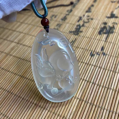 Liontin Es Kelinci Ukuran 48 * 30mm Sudah termasuk ongkos kirim dan pajak.