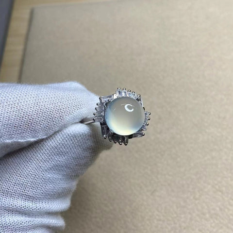 Cincin Es Giok Halus dari Perak 925 dengan Bezel yang Dapat Disesuaikan Ukuran 9.9mm Sudah termasuk ongkos kirim dan pajak.