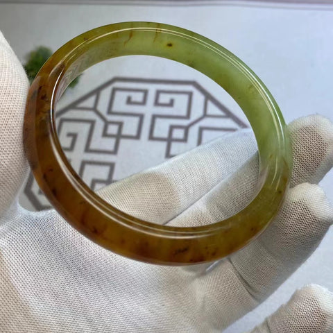 Gelang Giok Bunga Giok Cui Giok Warna Cantik Alami Ukuran 63-64mm Lebar 12.5mm Sudah termasuk ongkos kirim dan pajak.