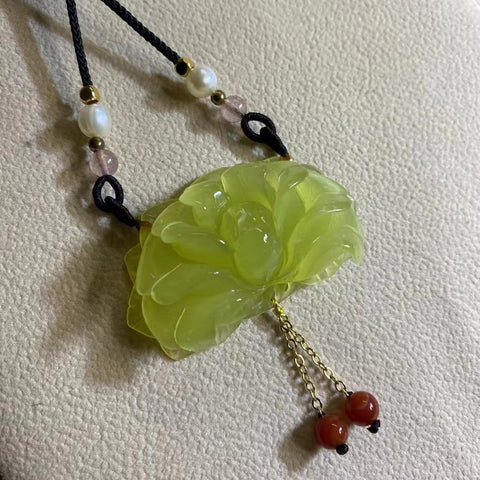 Liontin Rantai Sweater Giok Halus Ukuran 30 * 50mm Sudah termasuk pajak pengiriman.