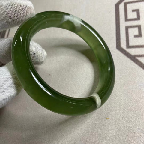Gelang Gelang Giok Cui Giok Hijau Penuh Ukuran 59-61mm Lebar Samping 13.2mm Giok ini semuanya muncul secara alami dan polanya acak Sudah termasuk pajak pengiriman.