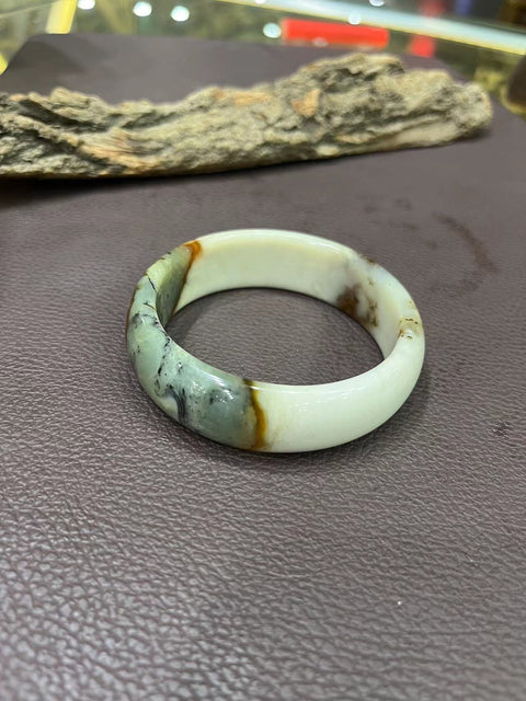 Gelang Giok Bunga Giok Cui Giok Kaliber 59.8mm Giok ini terbentuk secara alami dan polanya acak Sudah termasuk ongkos kirim dan pajak