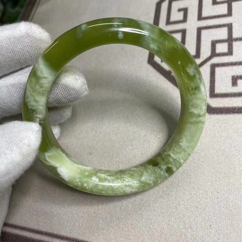 Gelang Gelang Titi Titi Giok Hijau Titi Alami Ukuran 57-59mm Lebar 13.6mm Sudah termasuk pajak pengiriman.