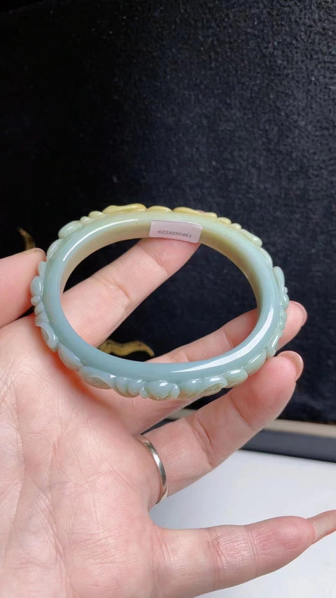 Gelang Bunga Ukiran Jadeite Alami Bahan Pit Tua Bahan Bawah Halus dan Hangat Ukuran Bawah 56mm Giok adalah semua pola yang terjadi secara alami adalah acak Termasuk ongkos kirim dan pajak