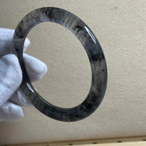 Gelang Garis Kecantikan Lukisan Tinta Giok Cui Cui Halus di Atas Tinta Es Ukuran 51-53mm Giok terjadi secara alami Pola acak Termasuk ongkos kirim dan pajak.