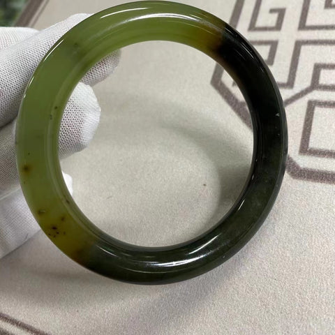 Gelang Giok Batu Giok Bunga Cui Giok Setengah Gunung Setengah Air Ukuran 55-57mm Ketebalan garis 10.2mm Batu giok semuanya muncul secara alami dan polanya acak Sudah termasuk pajak pengiriman.