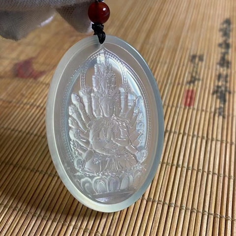 Liontin Es Giok Cui Giok Seribu Tangan Dewi Welas Asih Alami Ukuran 52 * 35mm Sudah termasuk ongkos kirim dan pajak.