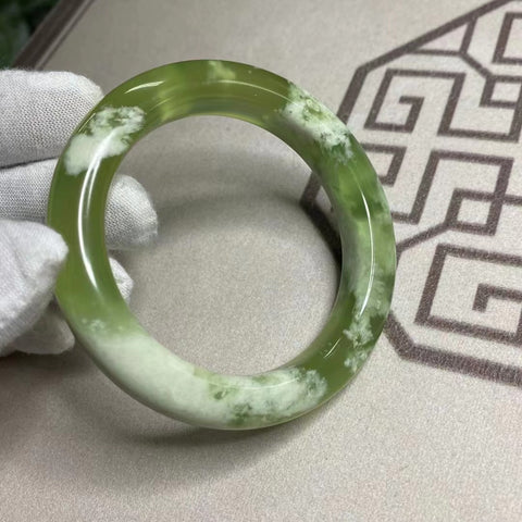 Gelang Gelang Topi Susu Tee Hijau Cui Giok Alami Ukuran 55-57mm Lebar 11.6mm Giok terjadi secara alami Pola acak Termasuk ongkos kirim dan pajak.