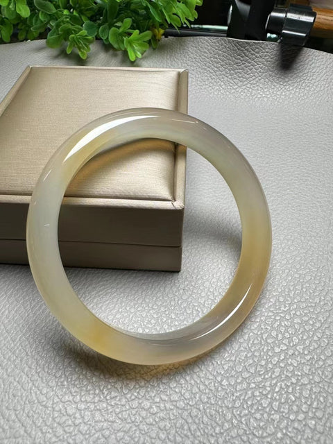Batu mentah alami warna asli gelang warna sampanye es kelas tinggi Bentuk bunga bentuk spiritual Ukuran 60,5 * 11,6 * 7,5 mm Batu giok semuanya dalam pola yang terjadi secara alami secara acak Termasuk pajak pengiriman