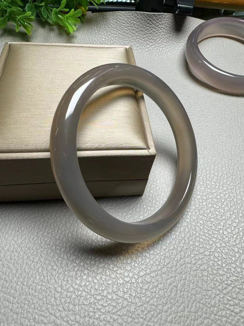 Batu mentah alami warna asli kelas tinggi es dingin Gelang Malam Menawan Gelang Ungu Bunga Semangat Bunga Ukuran 62.2 * 10.7 * 8mm Giok semuanya dalam pola yang terjadi secara alami secara acak Termasuk pajak pengiriman