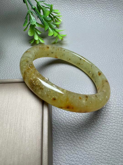 Batu giok Cui alami lubang tua batu giok tua warna alami kualitas batu giok halus hangat ukuran 64,2 * 13,6 mm batu giok adalah pola alami yang terjadi secara acak termasuk pajak pengiriman