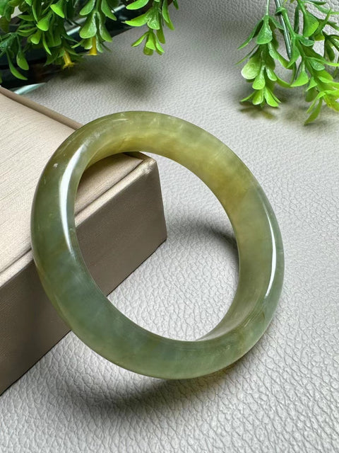 Batu giok Cui alami, batu giok tua, batu giok warna alami, batu giok hangat berkualitas, batu giok hangat halus, ukuran 58 * 16mm, adalah pola yang terjadi secara alami, termasuk pajak pengiriman acak