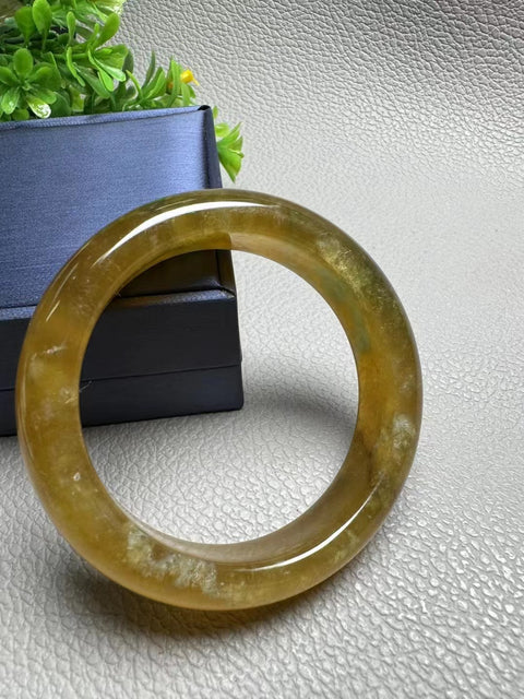 Gelang Giok Bunga Giok Cui Alami Gelang Giok Warna Alami Giok halus dan hangat Ukuran 52 * 16mm Sudah termasuk ongkos kirim dan pajak.