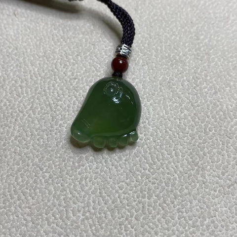 Liontin kecil dari batu giok Cui yang berbentuk bulat indah, 19 * 21mm, sudah termasuk ongkos kirim dan pajak.