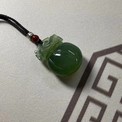 Uang Saku Liontin Giok Cui Giok Hijau dan Uang Saku Ukuran 23 * 33mm Sudah termasuk ongkos kirim dan pajak.