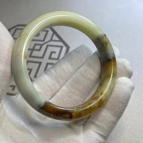 Gelang Giok Bunga Giok Cui Fine Jade Ukuran 58-60mm Lebar 13.7mm Giok terjadi secara alami Pola acak Termasuk ongkos kirim dan pajak.