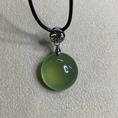 Liontin Giok Halus Berpendar Tembus Cahaya Ukuran 21 * 11mm Sudah termasuk ongkos kirim dan pajak.