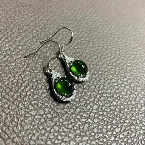 Anting Giok Halus yang terbuat dari perak 925 Ukuran 7 * 8.7mm Sudah termasuk pajak pengiriman