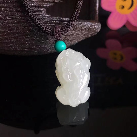 Giok Hetian Jade Pixi Liontin Giok baik-baik saja dan hangat Ukuran 17 * 27mm Termasuk pajak pengiriman.