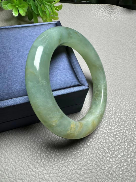 Gelang Giok Giok Cui Giok Batu Giok Gelang Giok halus dan hangat Ukuran 52 * 11.3mm Giok terjadi secara alami Pola bunga acak Termasuk pengiriman dan pajak