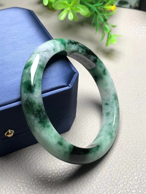 Gelang hijau pedas batu giok alami Giok bersih dan halus Ukuran 60mm Giok adalah batu giok yang terbentuk secara alami Pola acak termasuk pajak pengiriman