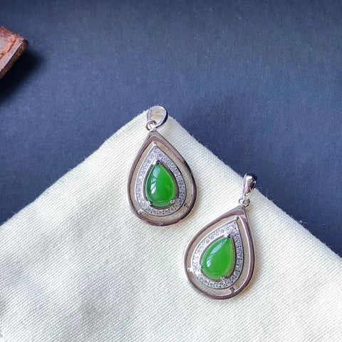 Kalung leher giok giok yang bersih, halus dan hangat, terbuat dari perak 925 Ukuran 8 * 10mm Sudah termasuk pajak pengiriman.
