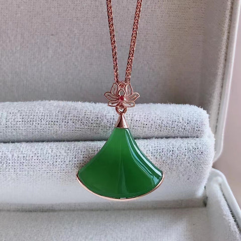 RANTAI TULANG JASPER KLASIK Giok Halus 18K INLAY EMAS Ukuran 14 * 17mm Sudah Termasuk Ongkos Kirim & Pajak.