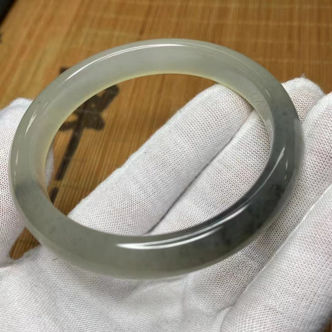 Gelang Warna Gelang Warna Giok Putih Lengket Cui Giok Alami Ukuran 61-63mm Lebar 12mm Giok terjadi secara alami Pola acak Termasuk pajak pengiriman.