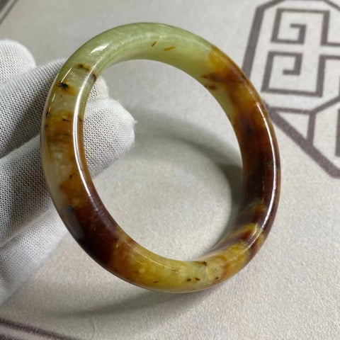 Gelang Giok Bunga Giok Cui Alami Gelang Giok Warna-warni Spiritual Ukuran 58-60mm Lebar Sisi 13.6mm Giok alami dan polanya acak Sudah termasuk ongkos kirim dan pajak.