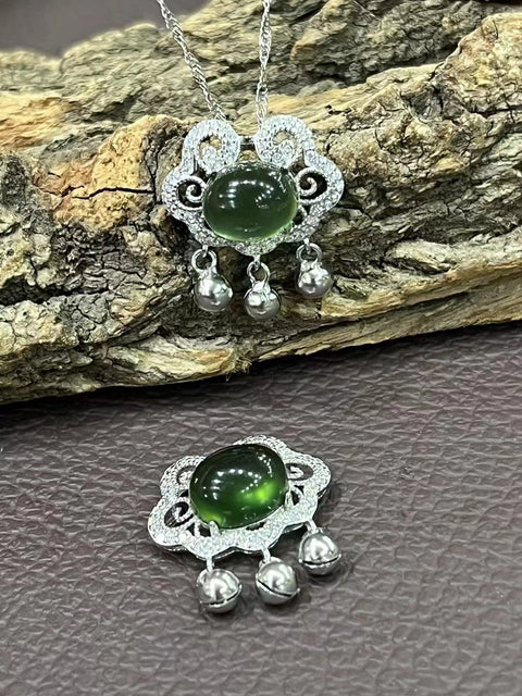 Set Kalung Kunci Ruyi Kecil Es Giok Giok Hijau Alami dari 925 Perak Ukuran 10 * 8mm Sudah termasuk ongkos kirim dan pajak.