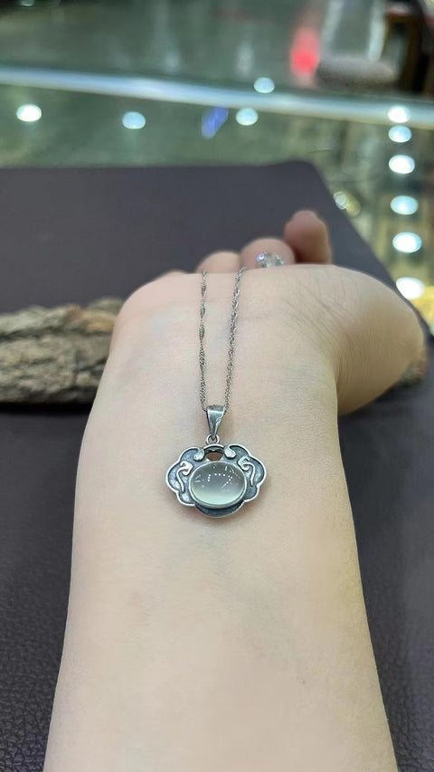 Kalung Kunci Giok Ru Ru Alami 925 perak Giok bersih, halus dan hangat Termasuk pajak pengiriman.